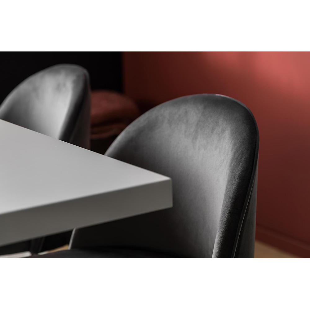 Matgrupp In Living Cesi 140 med 4 Felipe Stolar Sammet