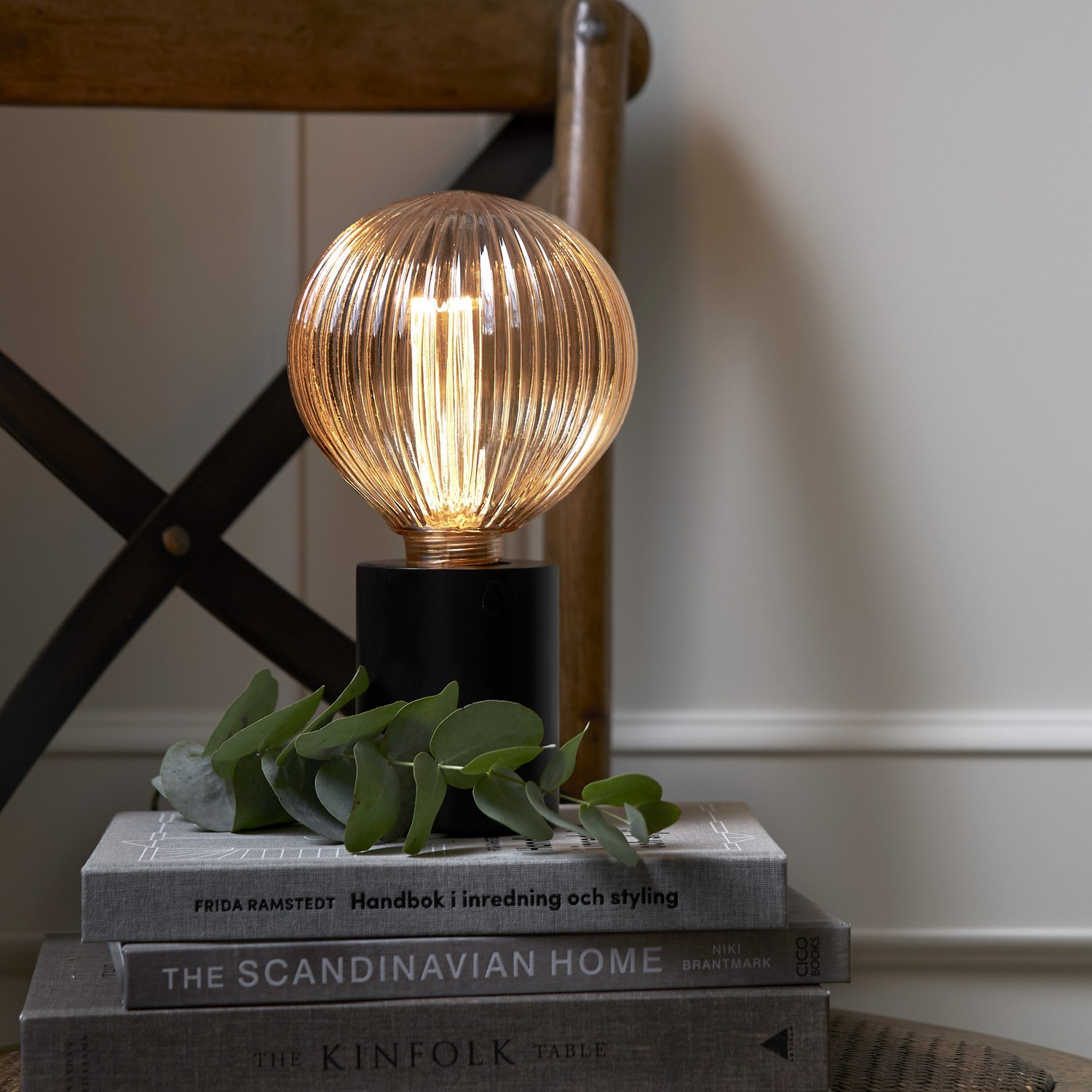 LED-lampa E27 G125 Decoled New Generation Classic Amber