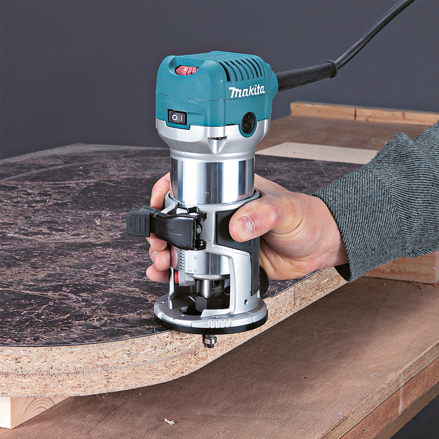 Multifräs Makita RT0702CJ