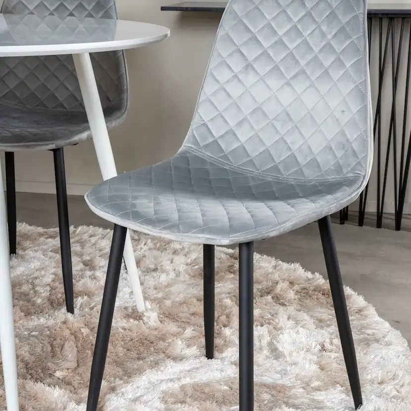 Plaza Round Table-White top/Polar Diamond Chair-gråVelvet_4 Vit/Grå/Svart