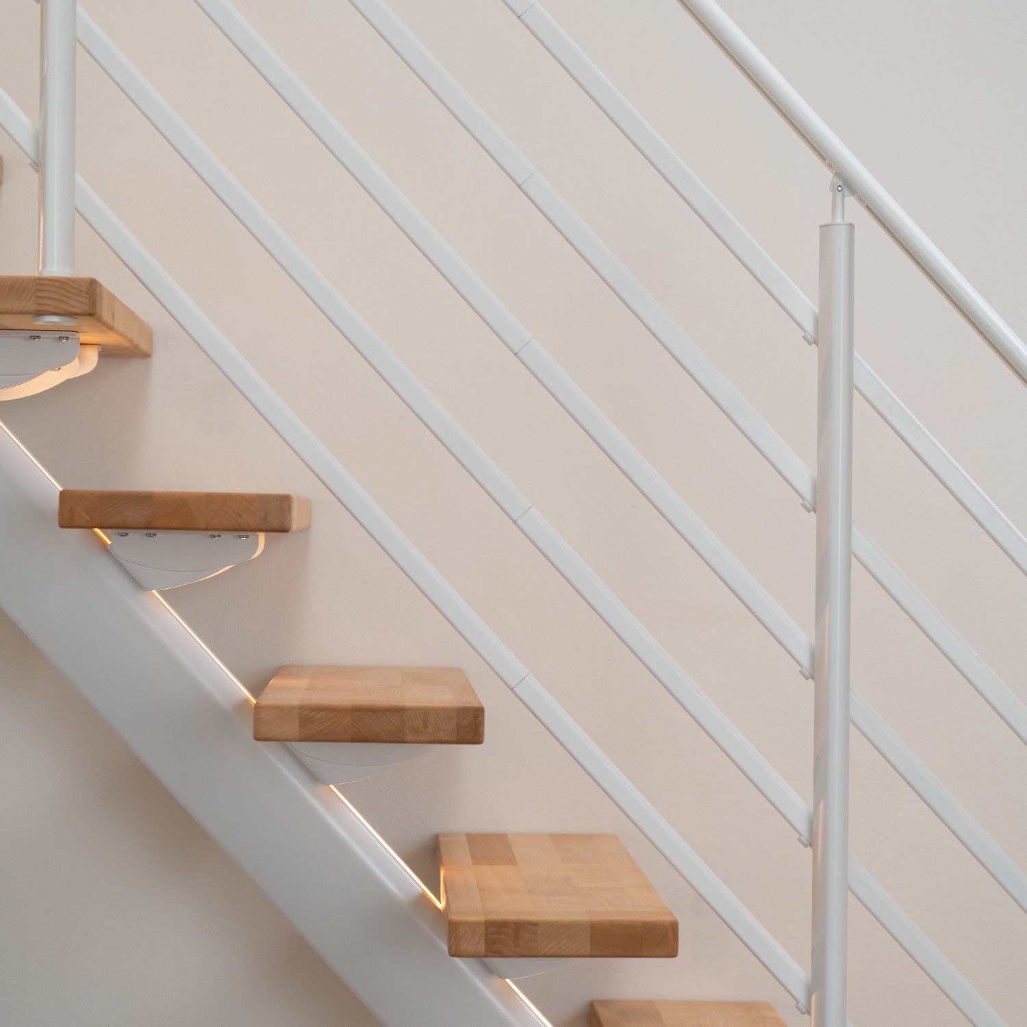 SYDNEY bok oljad rak vit PURE 12S 75W Vit, Bredd: 750 mm, Max Takhöjd: 2920 mm