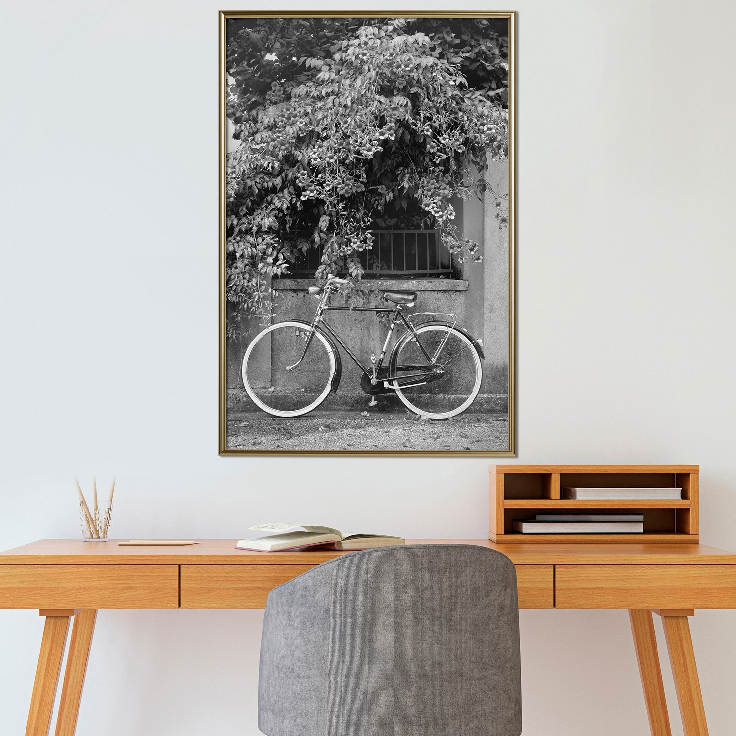 Affisch - Bicycle and Flowers [Poster] 30x45 Guld ram, 30x45 cm