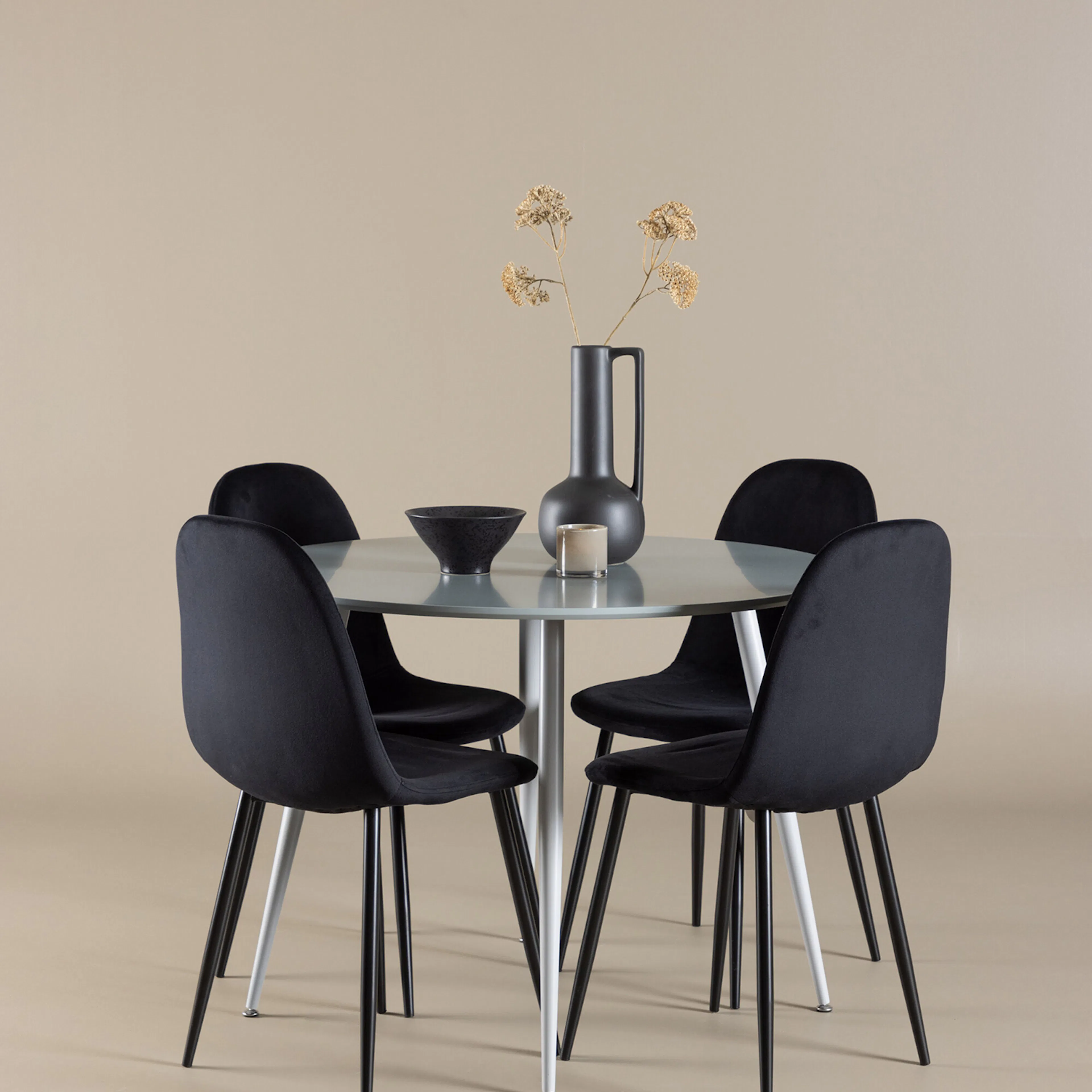 Plaza Dining Table with Polar Dining Chair Färg: Grå/Svart , Ben: Svarta
