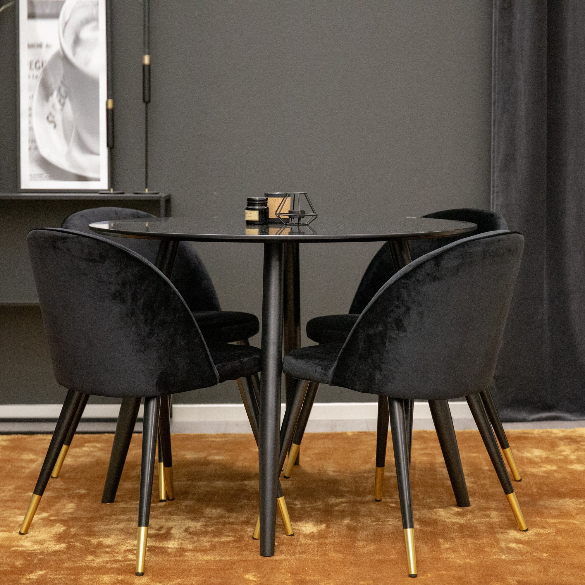 Matgrupp Venture Home Plaza med 4st Velvet Stolar