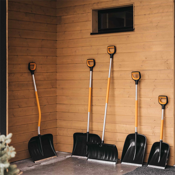 Snöraka Fiskars X-Series Roller