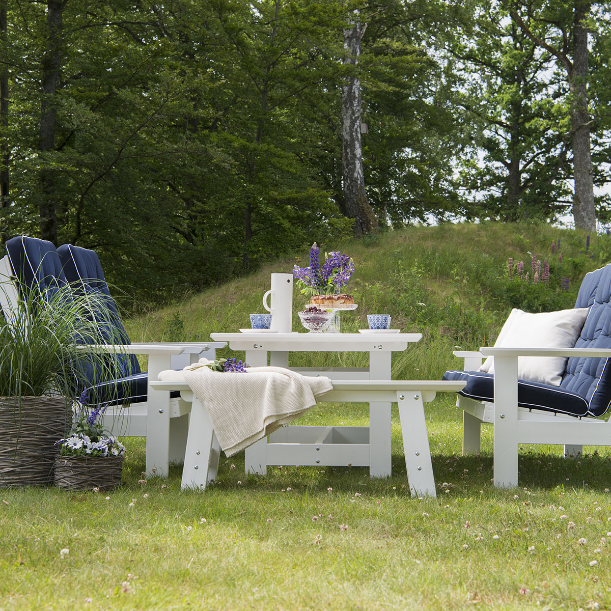 Trädgårdsbänk Hillerstorp Cecilia Vit Furu, Bänk Utomhus - 3 Sittplatser