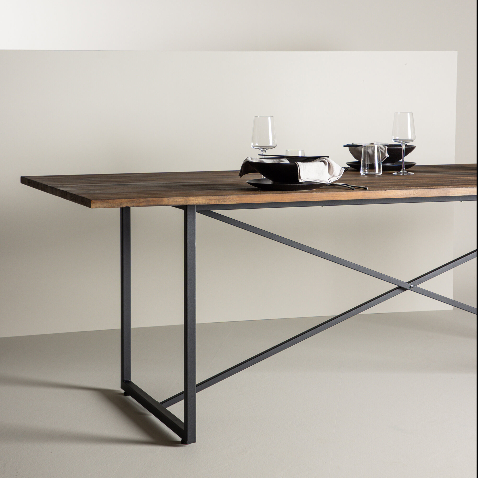 Matbord Venture Home Padang