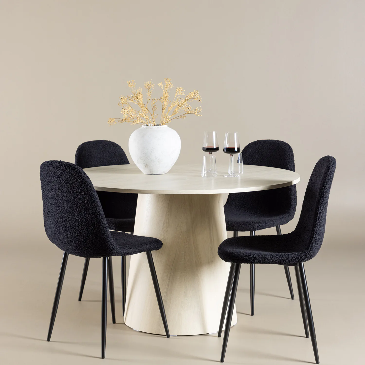 Matgrupp Venture Home Lanzo Ø120 med 4 st Polar Stolar Teddy