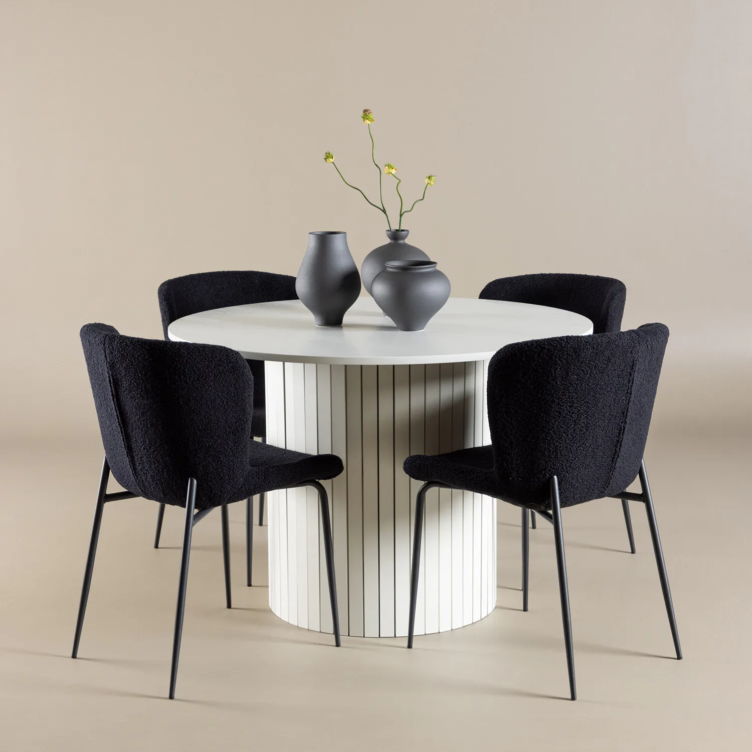 Härön Dining Table with Modesto Dining Chair Vit/Svart