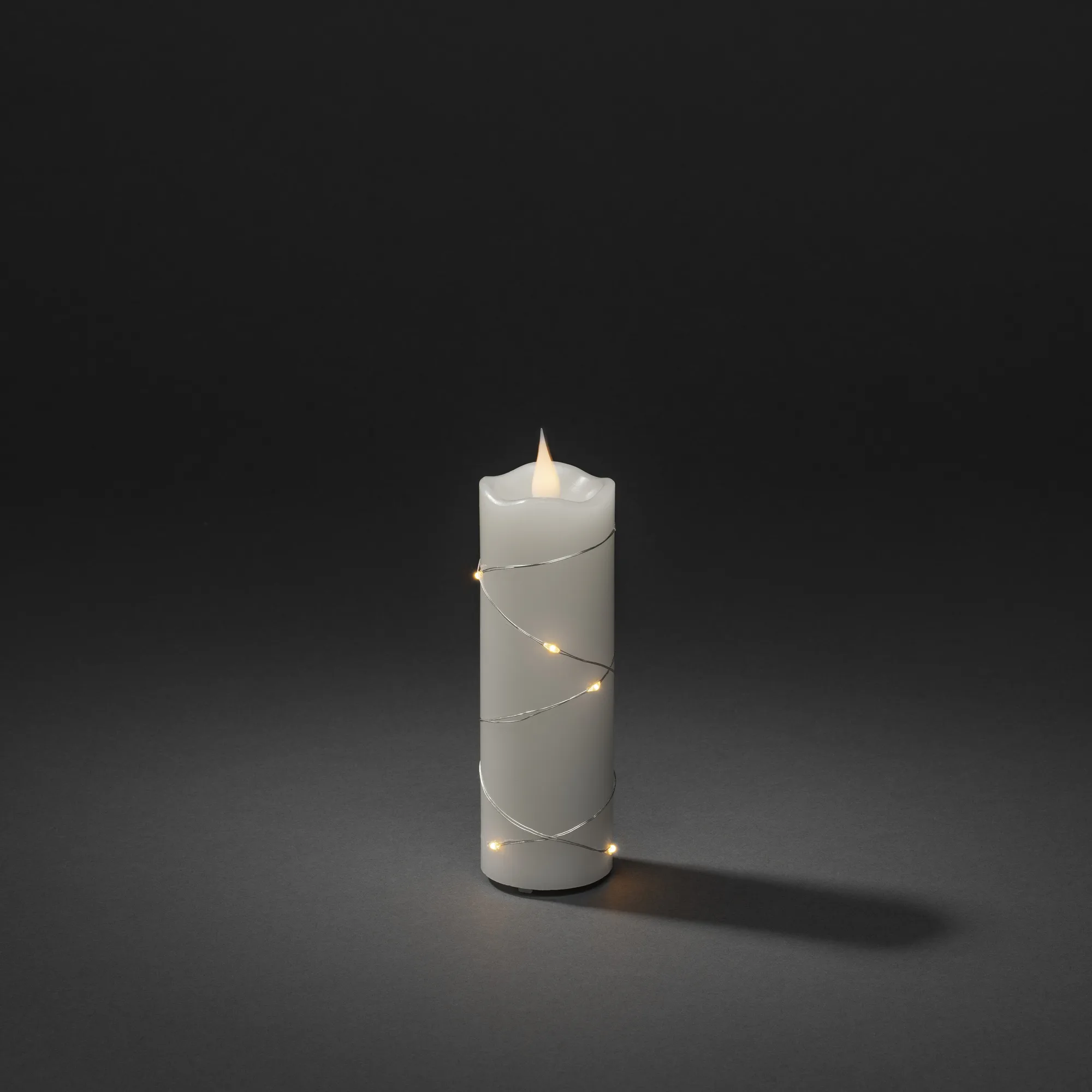 Vaxljus 5x15,2 cm LED vitt Vit, ØxH: 50x152 mm
