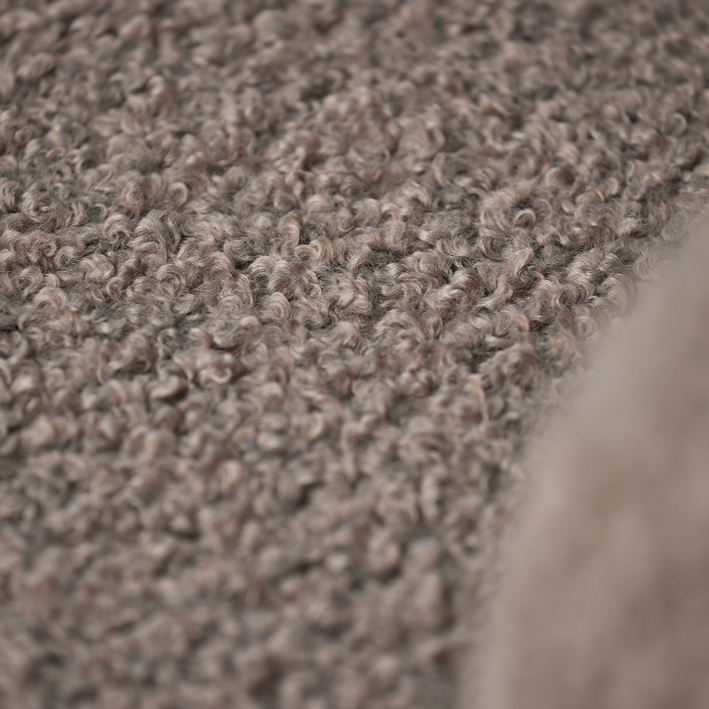 Fåtölj Vind Nordkoster Mörkbeige Teddytyg & Ben i Svart Stål