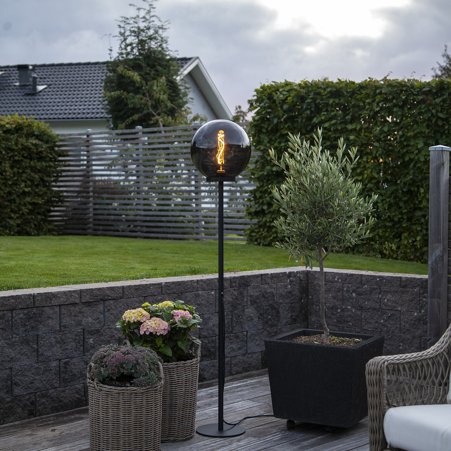 Golvlampa Star Trading Orby