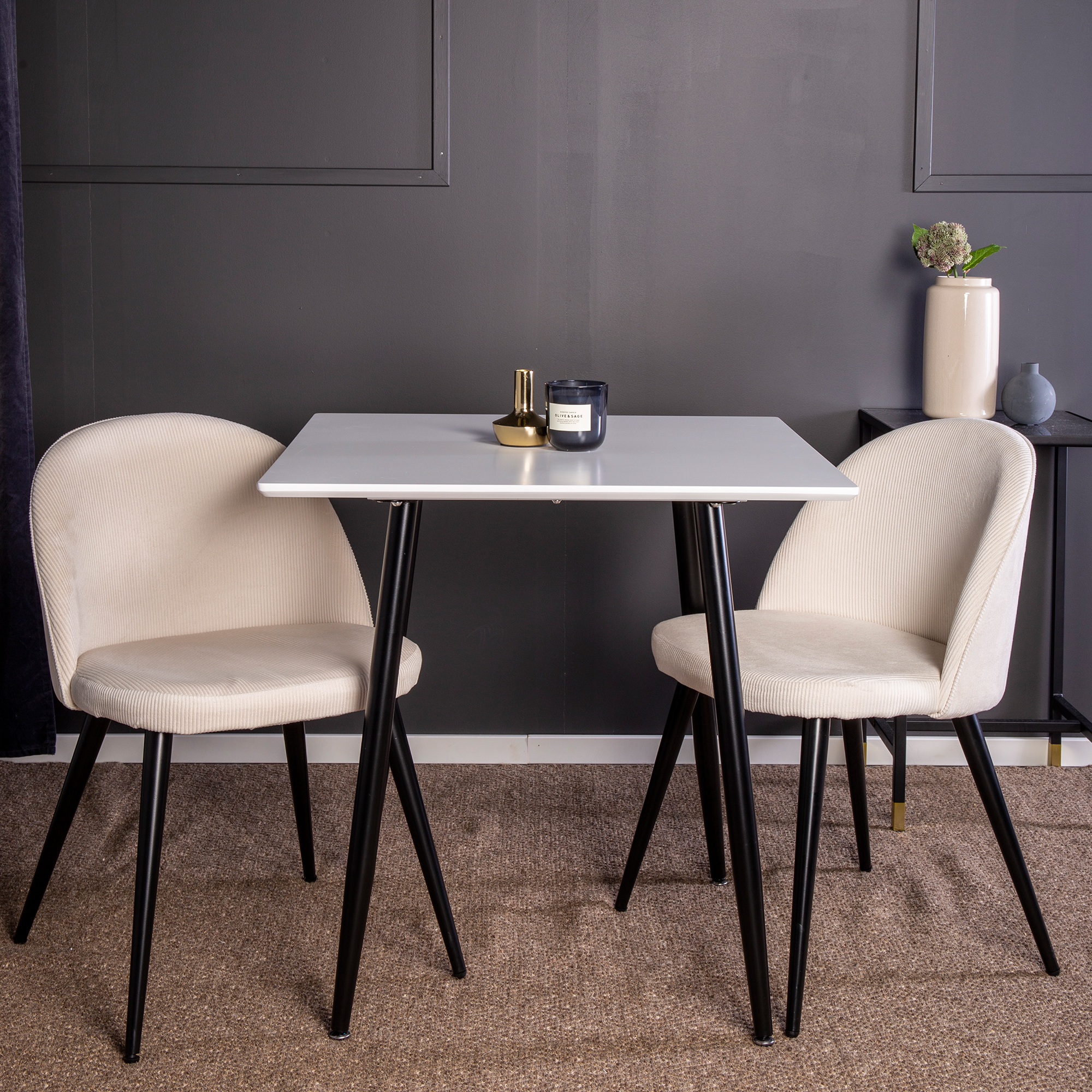 Matgrupp Venture Home Pobbie med 2 Valentina Stolar Manchester