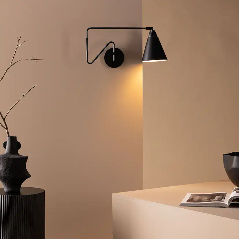 Vägglampa Venture Home Amicola