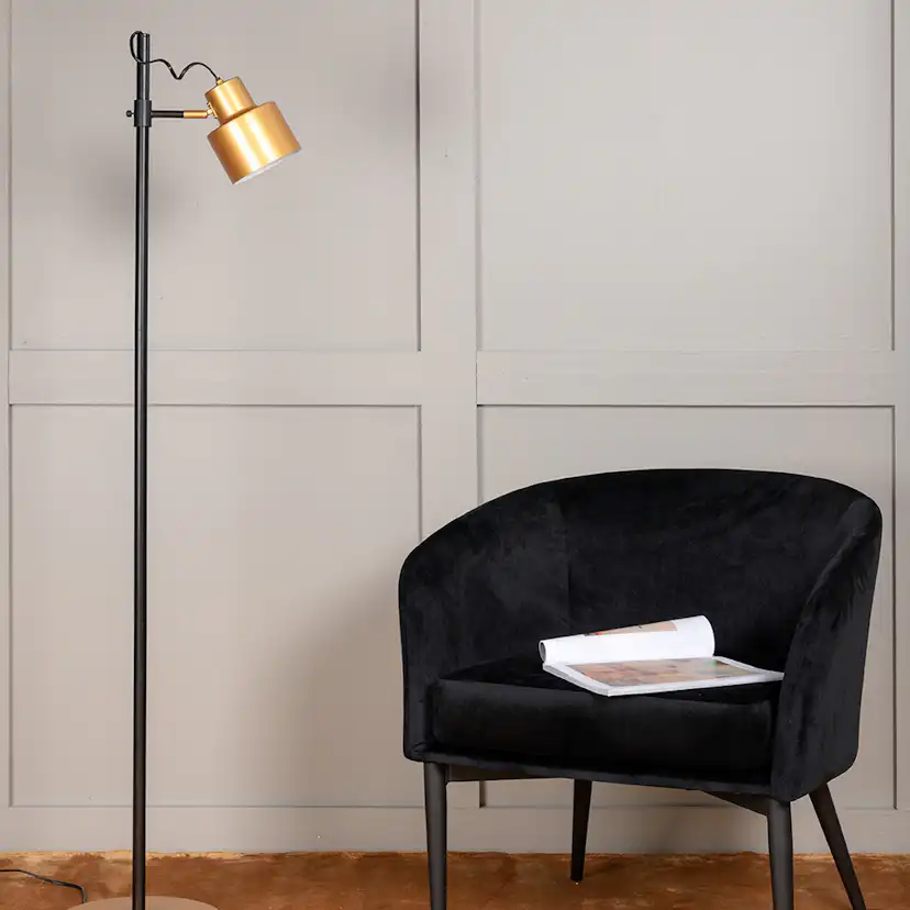 Golvlampa Venture Home Vifta 1