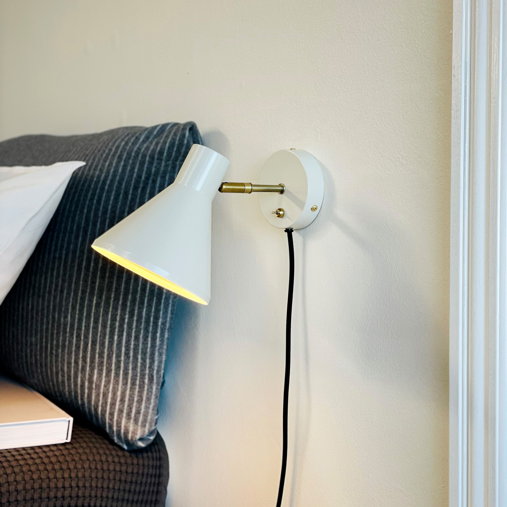 Vägglampa Dyberg Larsen Sleep