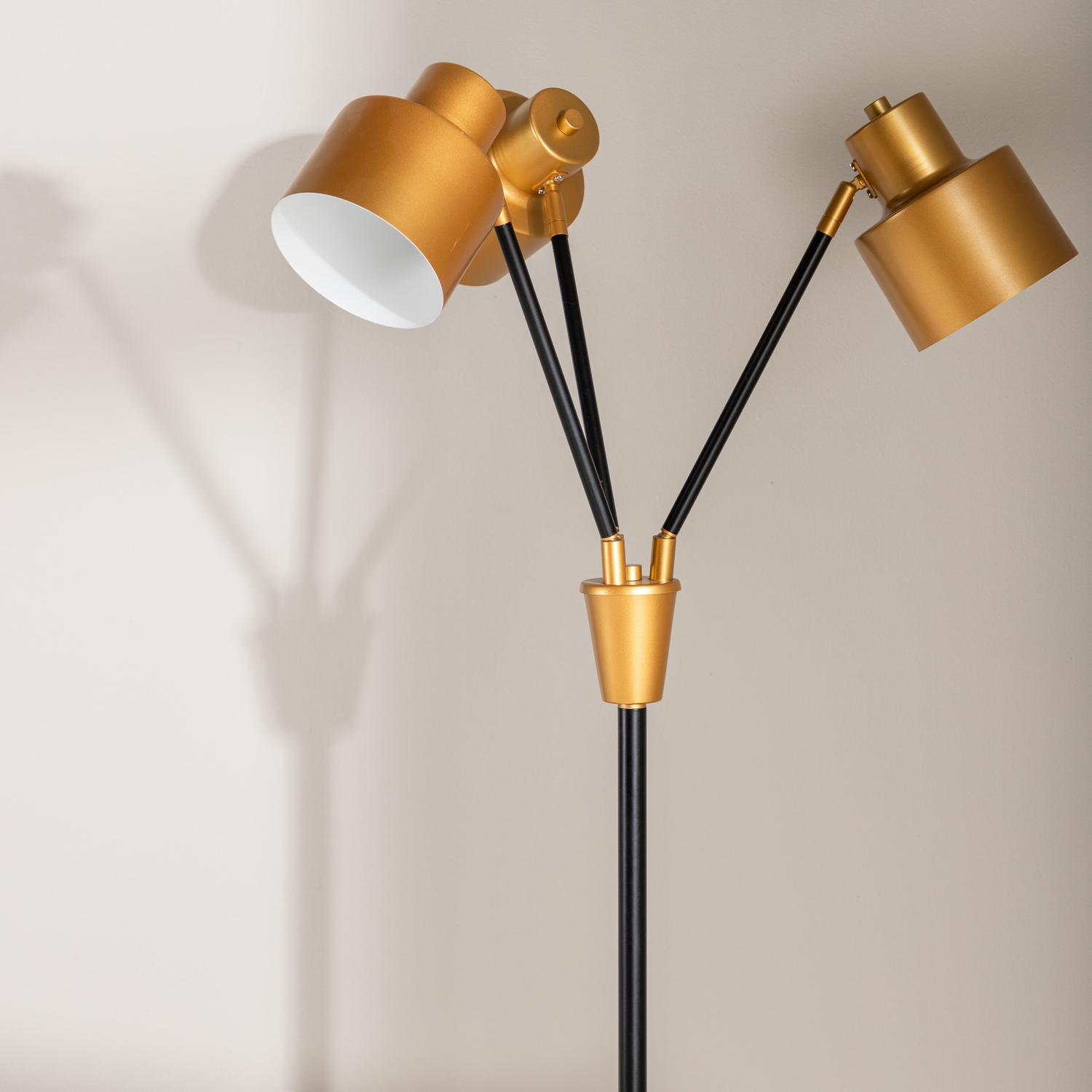 Golvlampa Venture Home Vifta 3