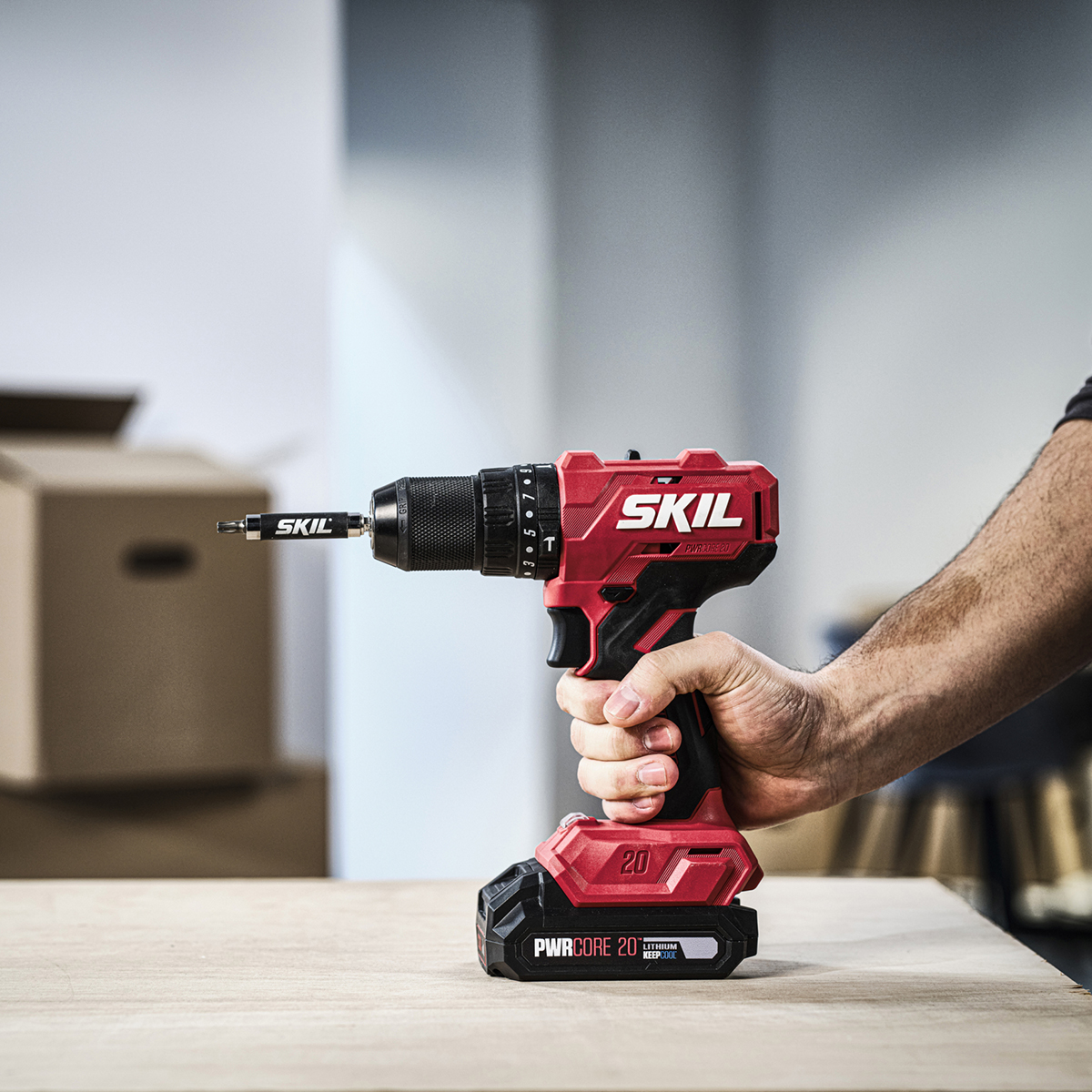 Skruvdragare SKIL 3021HC Batteridriven Kolborstfri med Slagborr och 100 Tillbehör