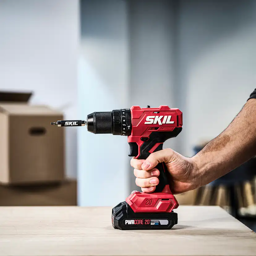 Skruvdragare SKIL 3021HC Batteridriven Kolborstfri med Slagborr och 100 Tillbehör