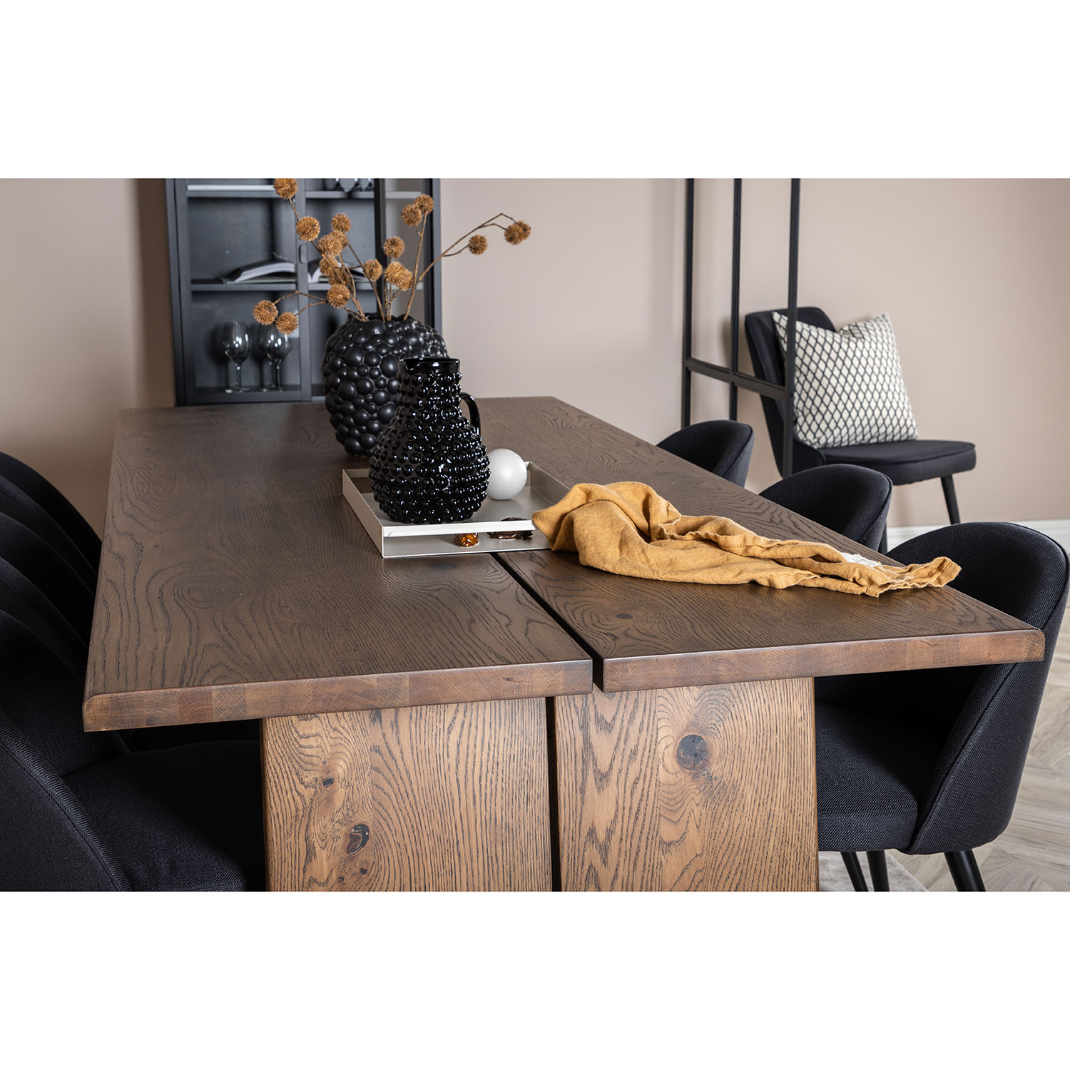 Matgrupp Venture Home Logger med 6 Velvet stolar