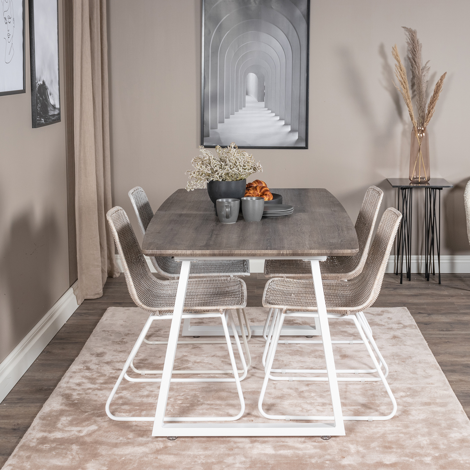 Matgrupp Venture Home Ina med 4 Cornelia Stolar