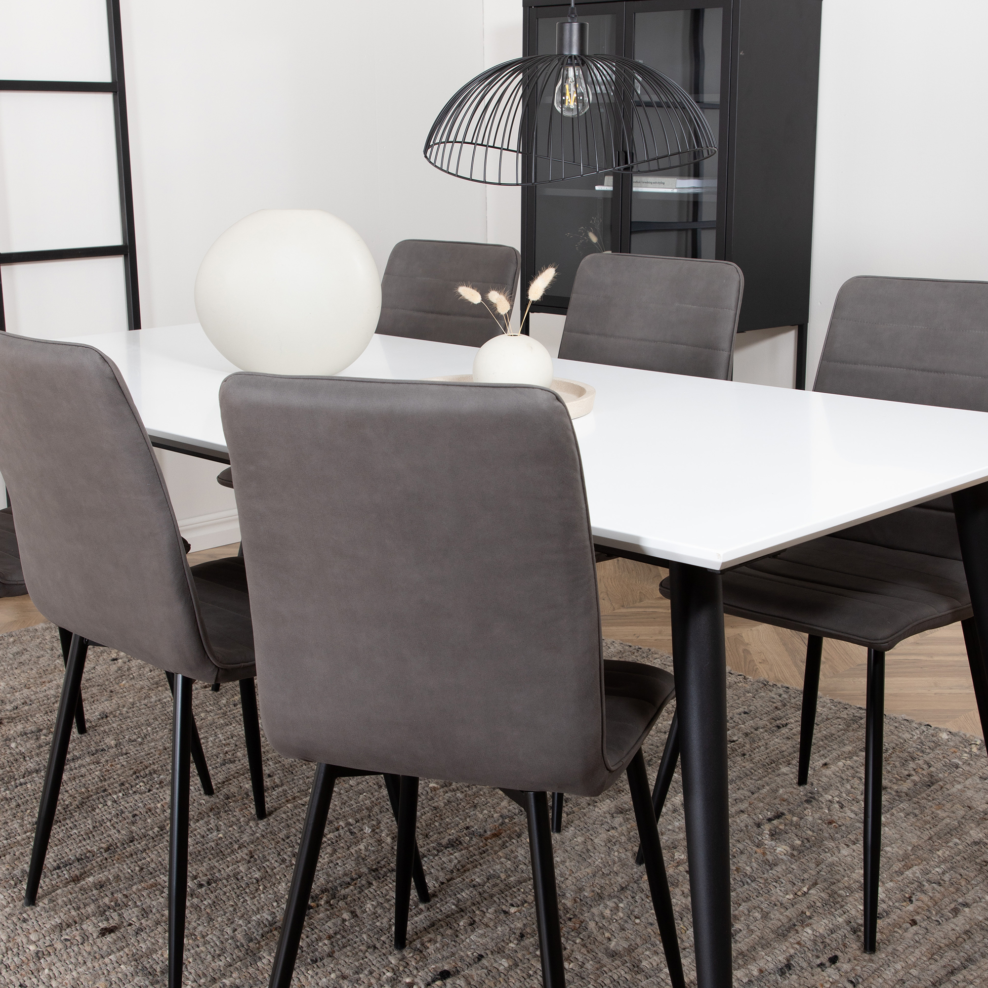 Jimmy Dining Table - Black / White HPL+Windu Lyx Chair - Bla Grå
