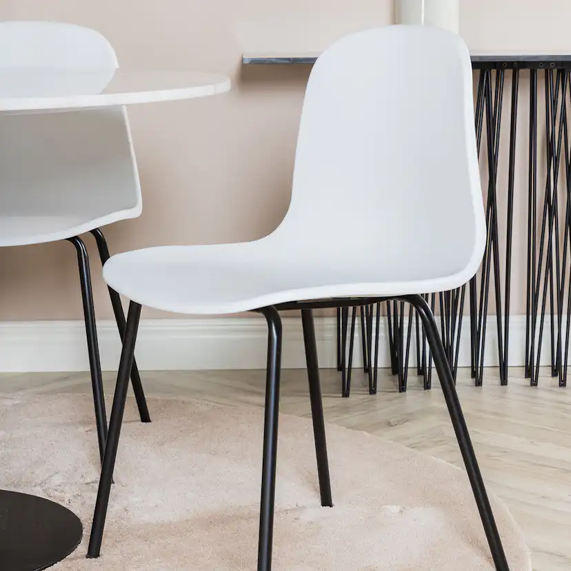 Estelle Round Dining Table ø106+ Arctic Dining Chair Vit/Svart/Vit