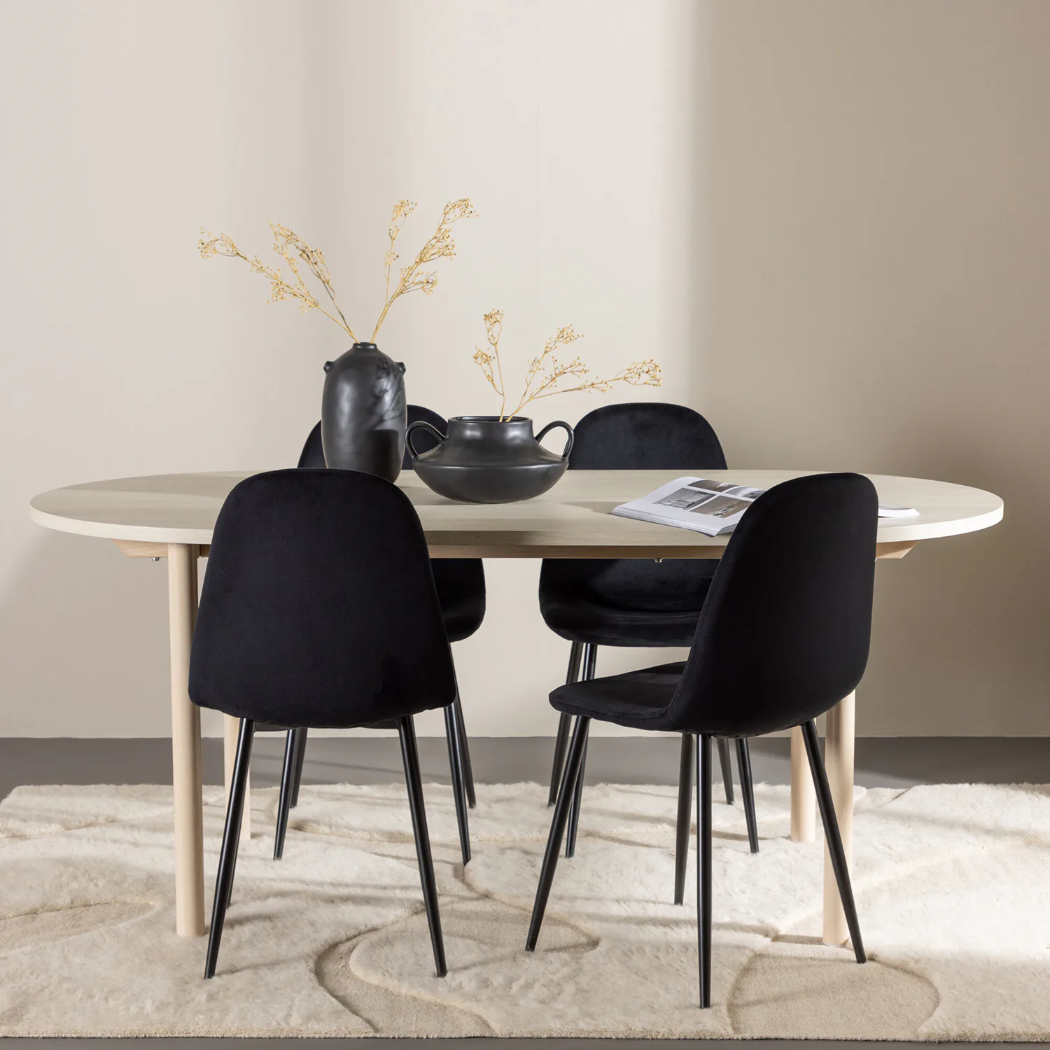 Andy Dining Table with Polar Dining Chair Färg: Vittvätt/Svarta, Ben: Svarta