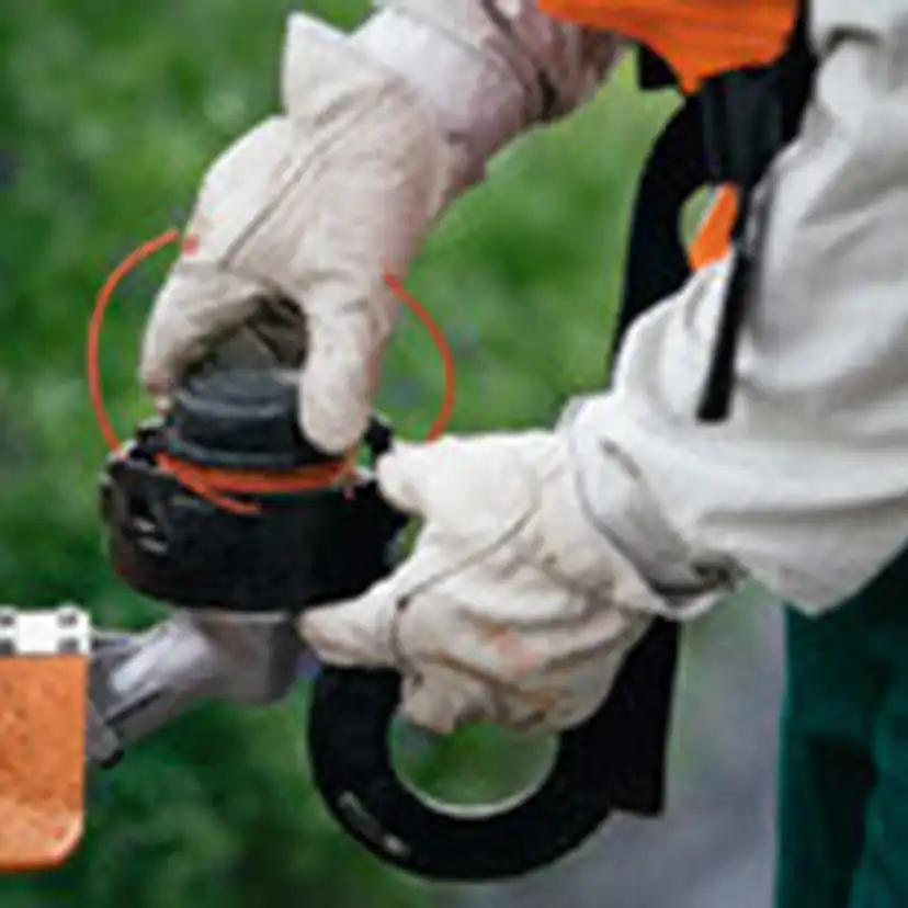 Röjsåg STIHL FS 131 inkl Sele och Tre Skärutrustningar