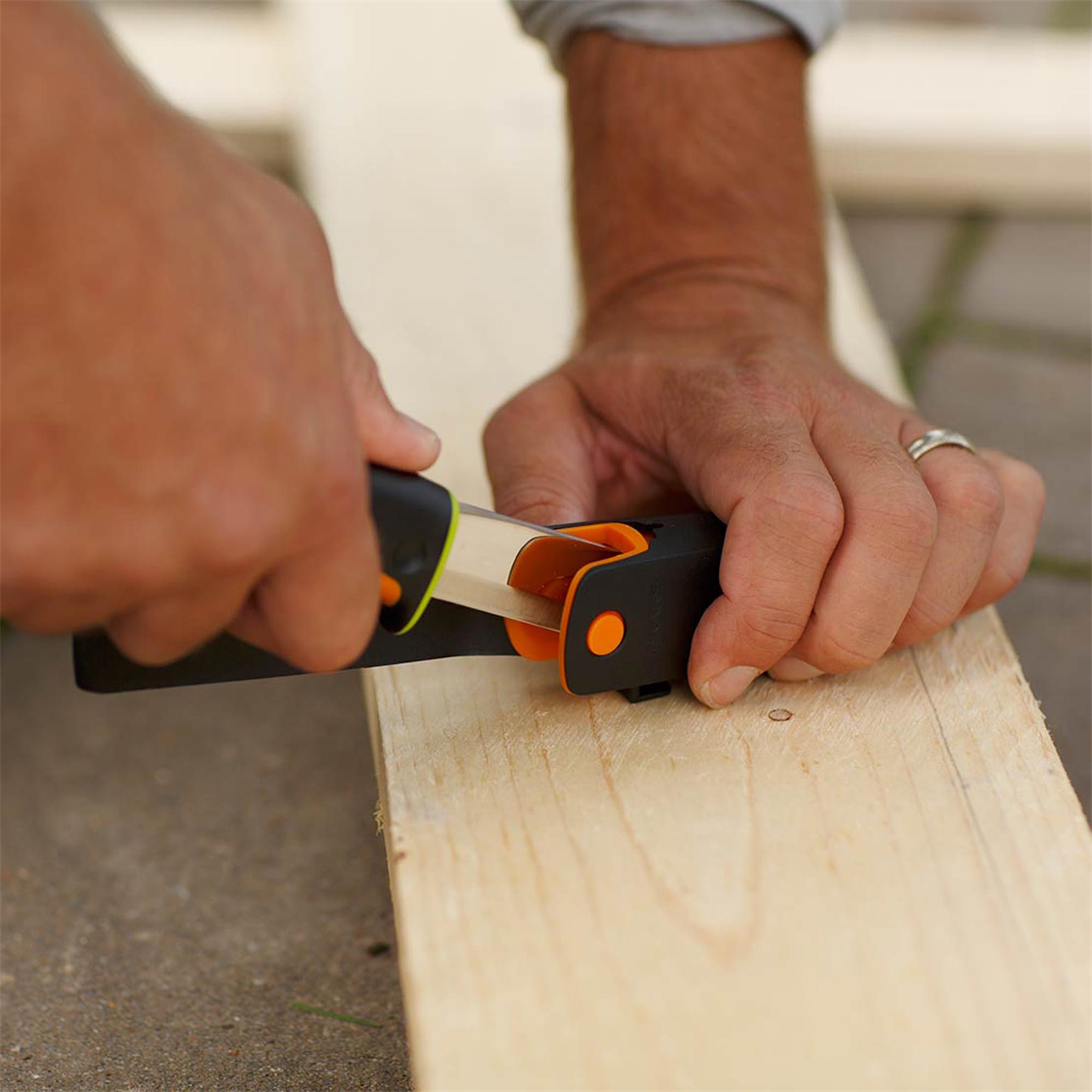 Grovkniv Fiskars Inbyggd Slip