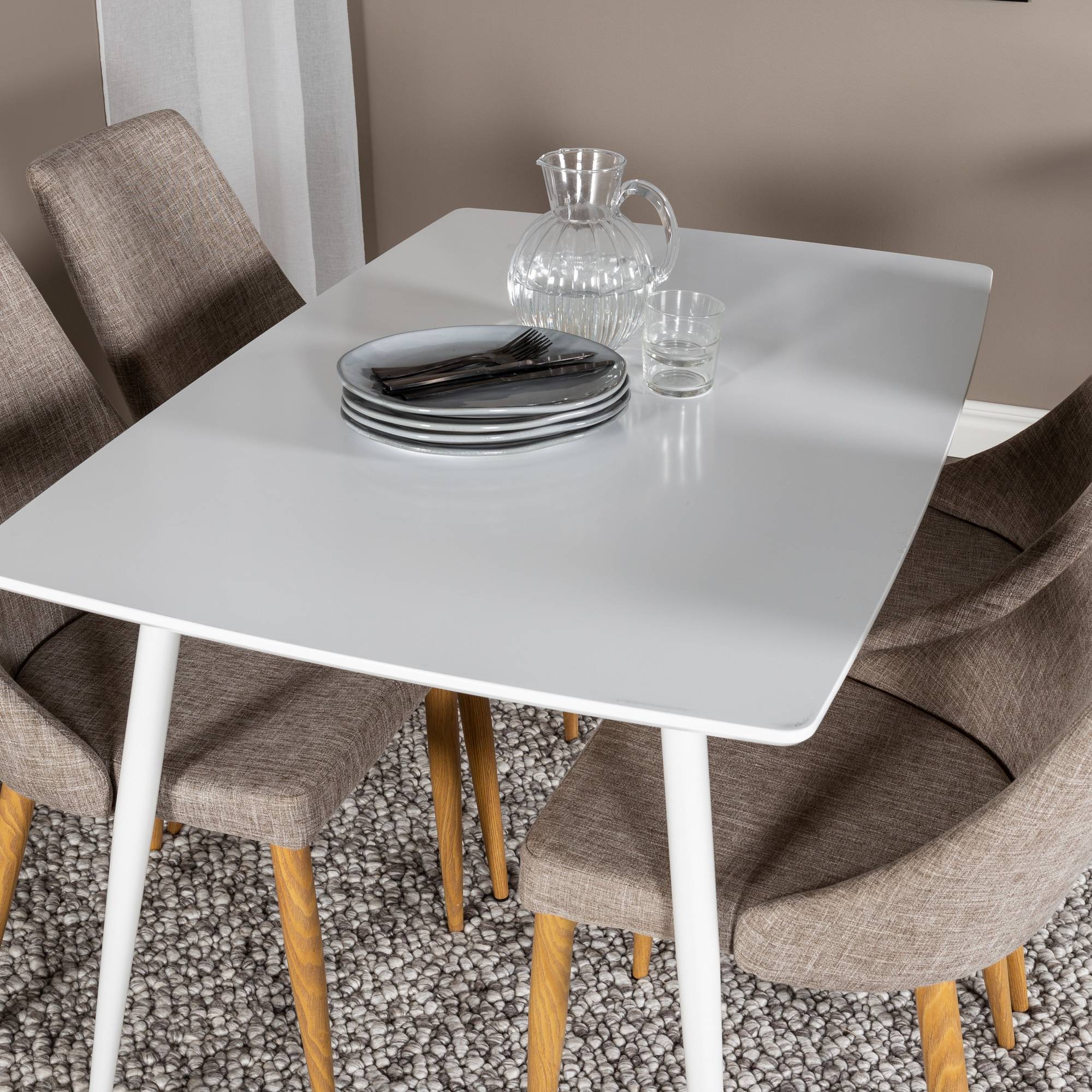 Matgrupp Basic Home Ypas Rektangulärt Matbord 120 cm med 4 Ludvig Stolar