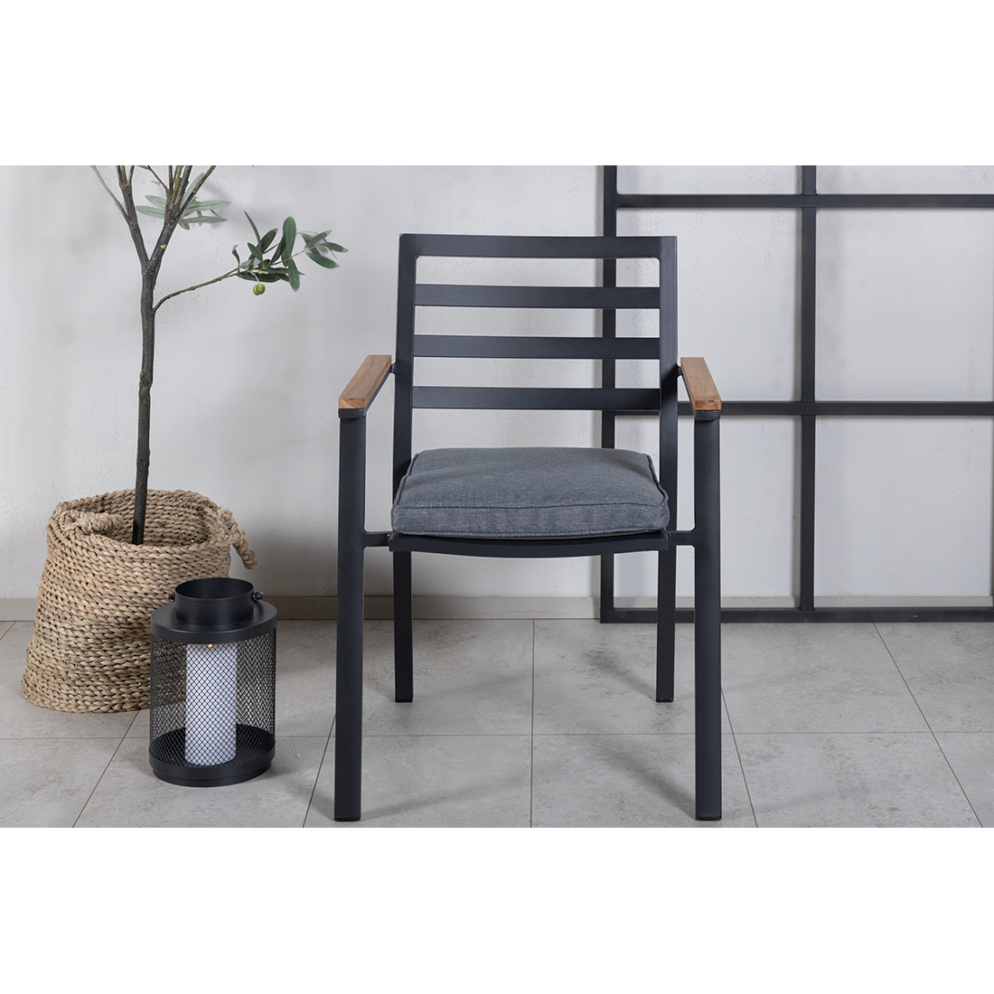 Brasilia Karmstol (stapelbar) - Svart Alu / Teak Svart