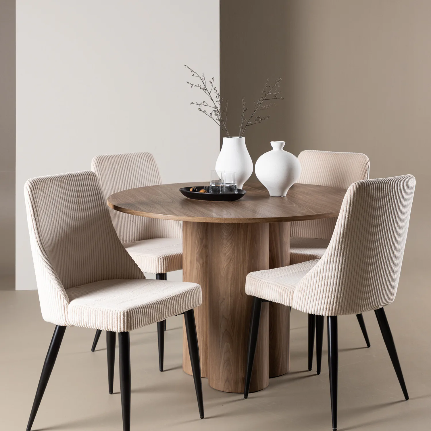 Olivia Dining Table with Leone Dining Chair Mocka/Beige