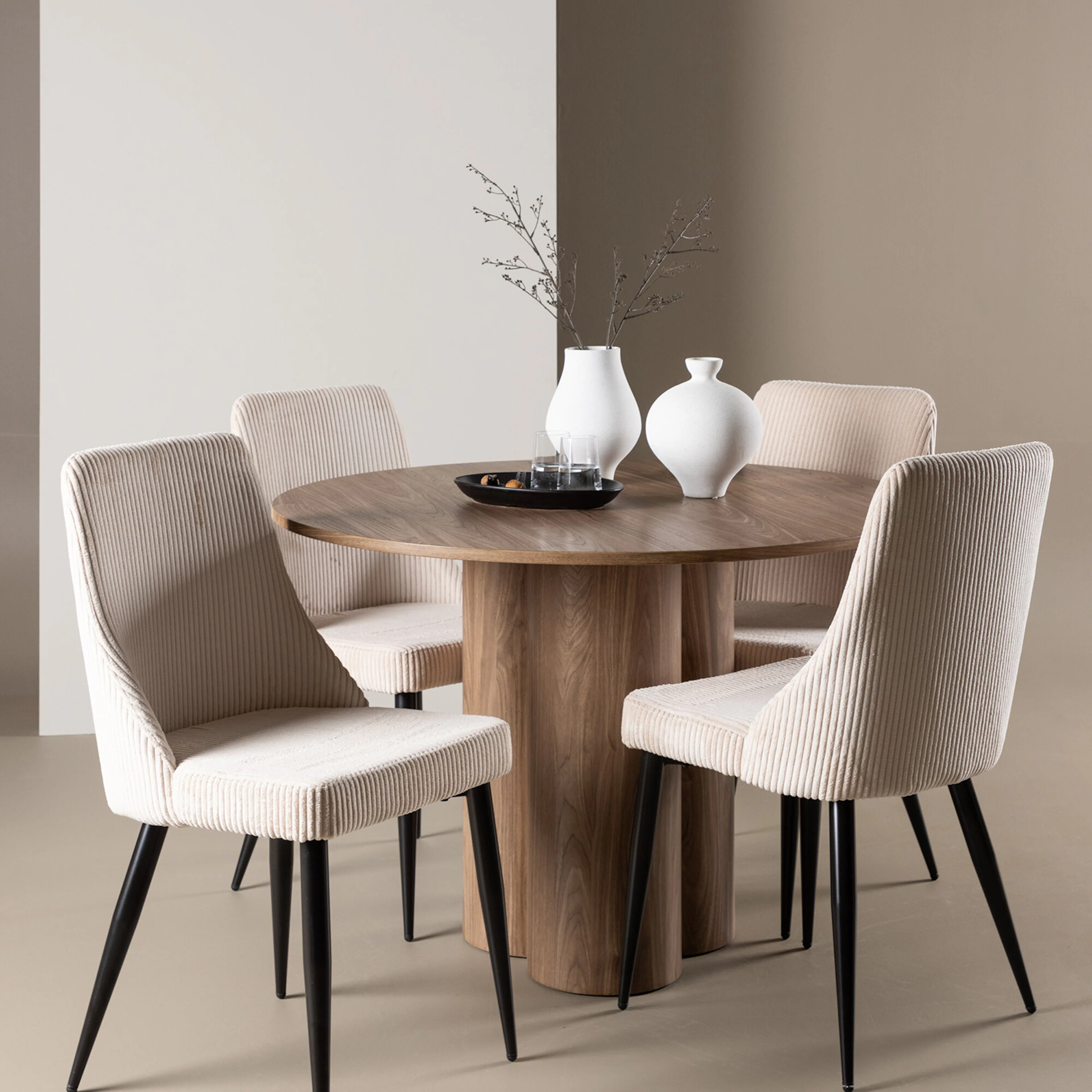 Olivia Dining Table with Leone Dining Chair Mocka/Beige