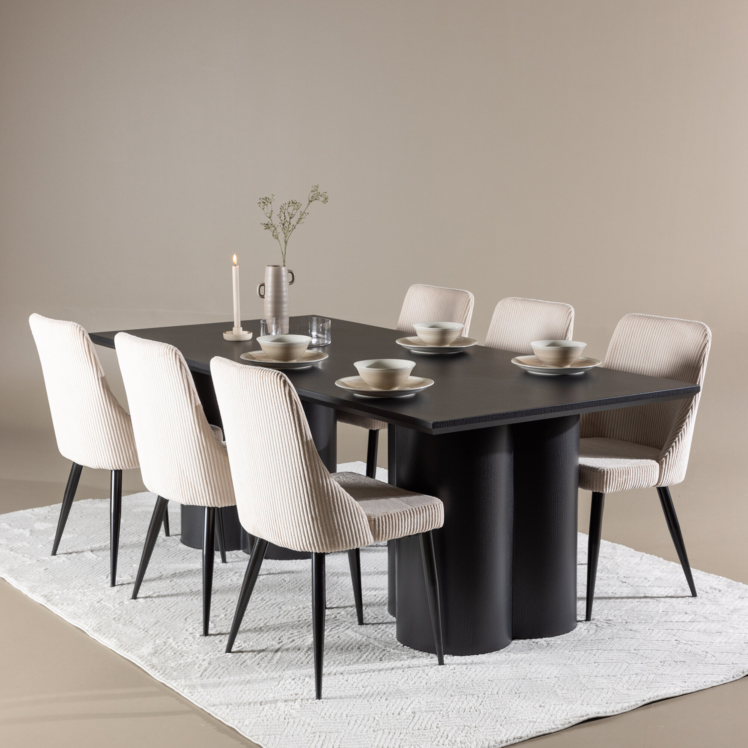 Matgrupp Venture Home Olivia 210 med 6 st Leone Stolar