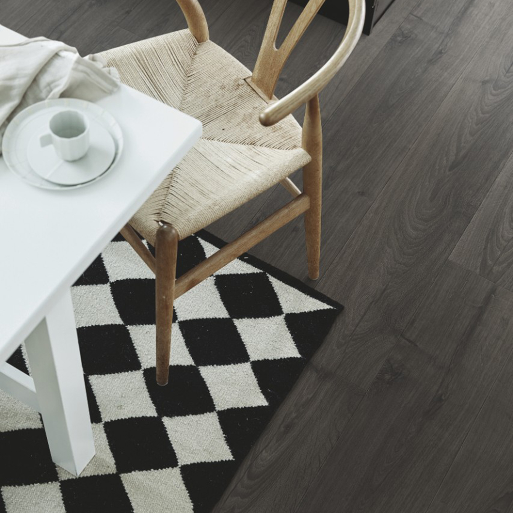 Laminatgolv Pergo Modern Plank 4V BLACK PEPPER OAK Living Expression_NEW