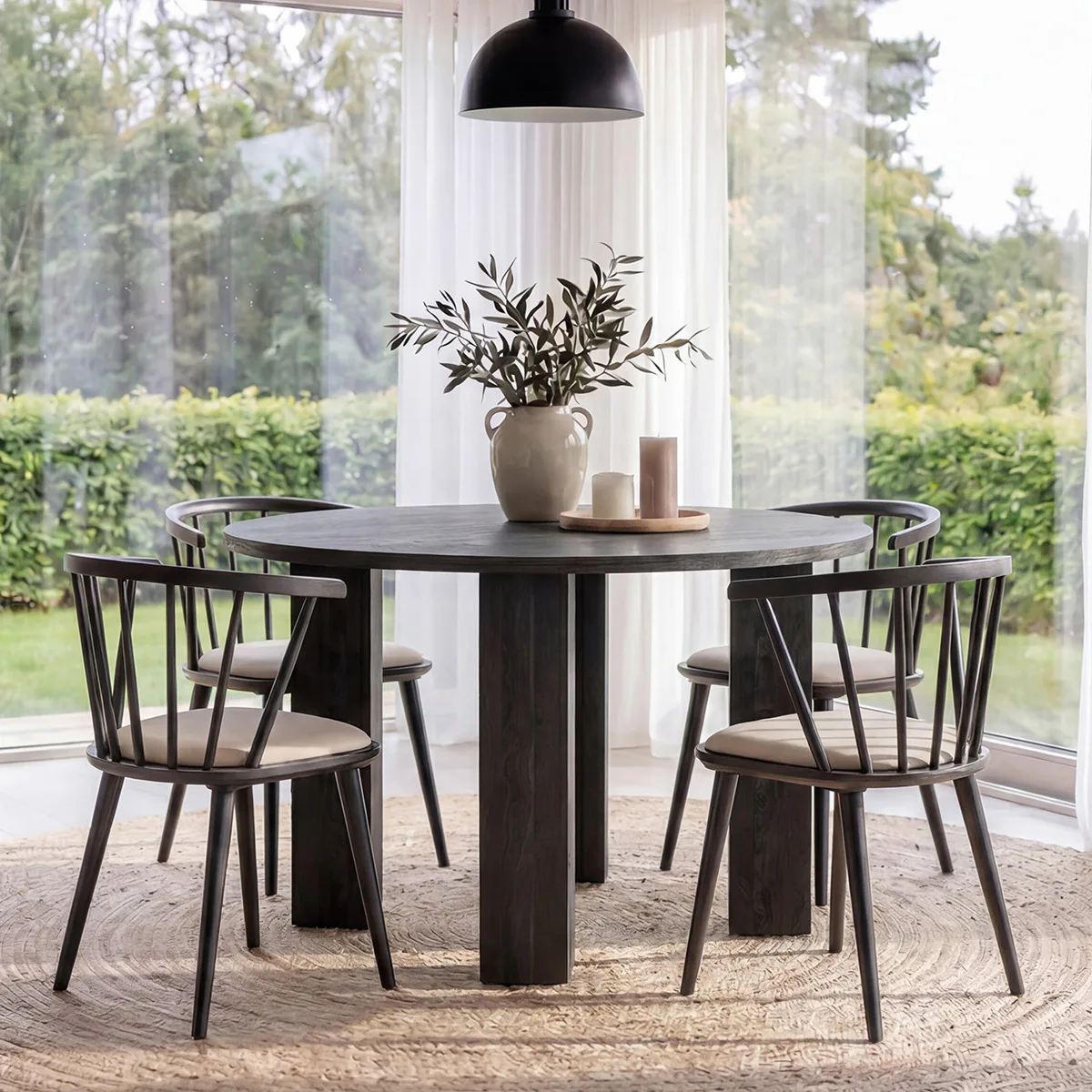 Matgrupp Venture Home Juno Ø120 cm med 4st Bobby Stolar