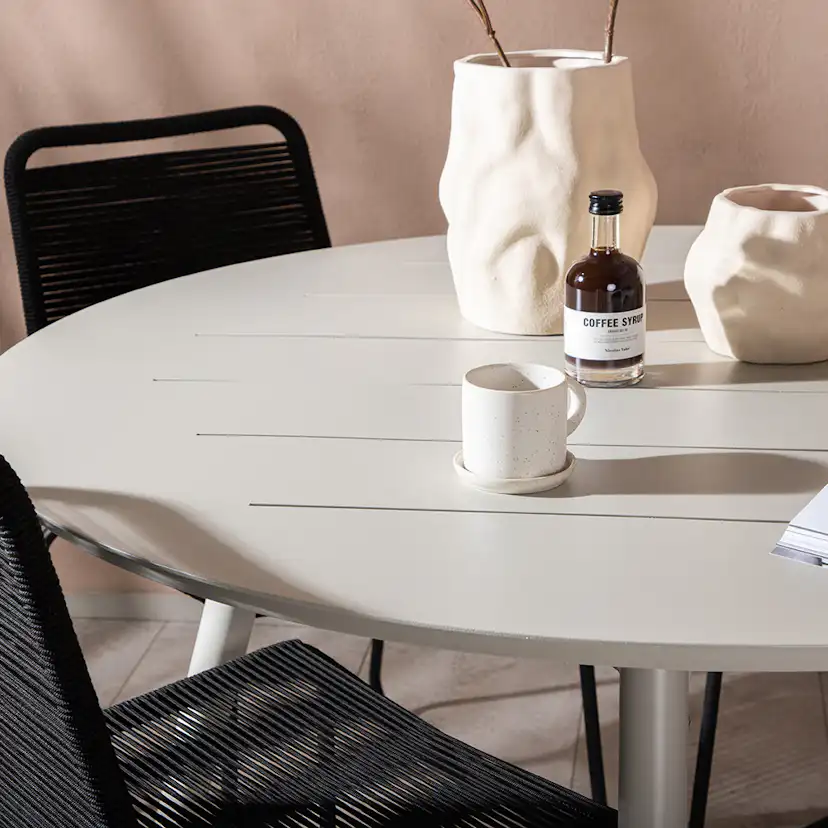 Matgrupp Venture Home Lina Ø120 cm med 4 Lindos Stolar