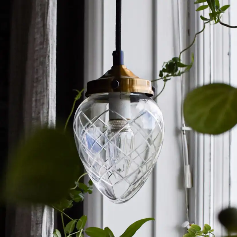 Taklampa Globen Lighting Juni Slipad