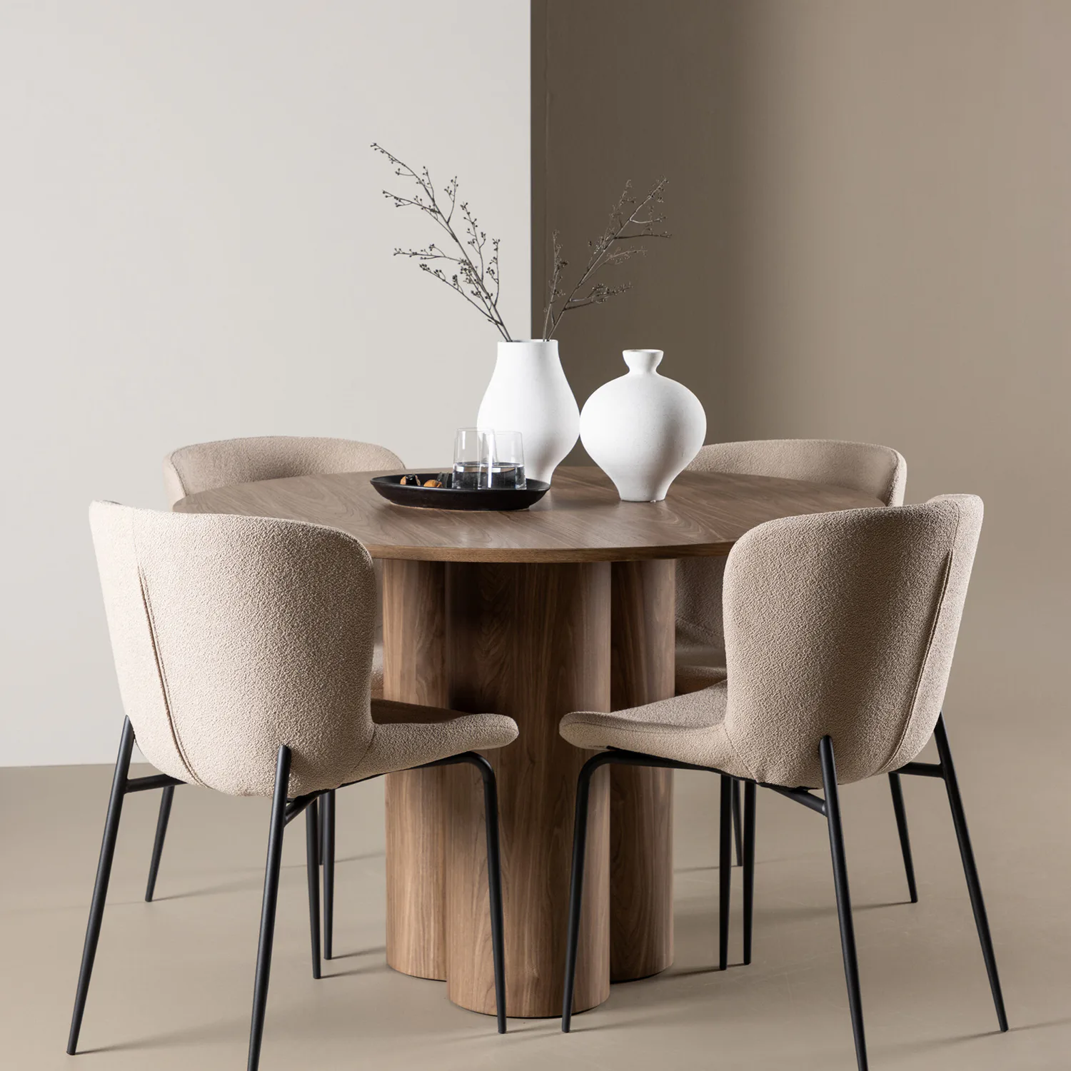 Olivia Dining Table with Modesto Dining Chair Mocka/Beige