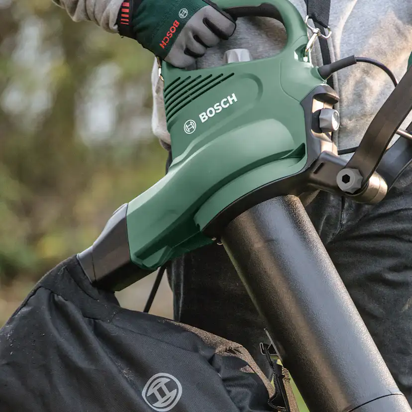 Lövblåsare Bosch Power Tools UniversalGardenTidy 2300
