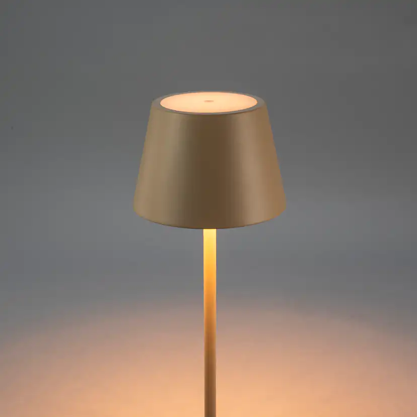 Golvlampa Gnojsö Konstsmide Pomezia M USB