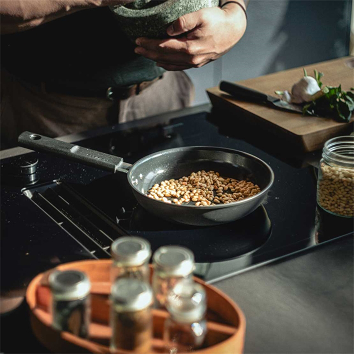 Stekpanna Fiskars Hard Face 20 cm Med Non-Stick Beläggning och Silikonlock
