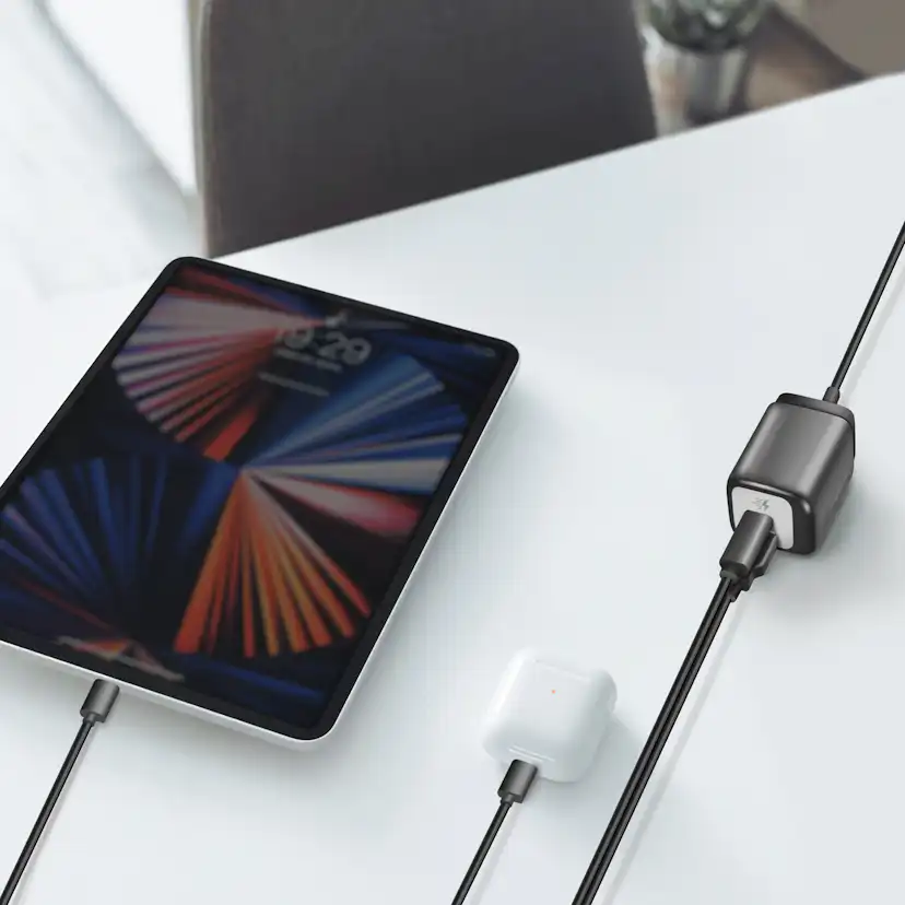 USB-laddare LogiLink 1xUSB-A + 1xUSB-C Med Fast Kabel 1,5m GaN 30W