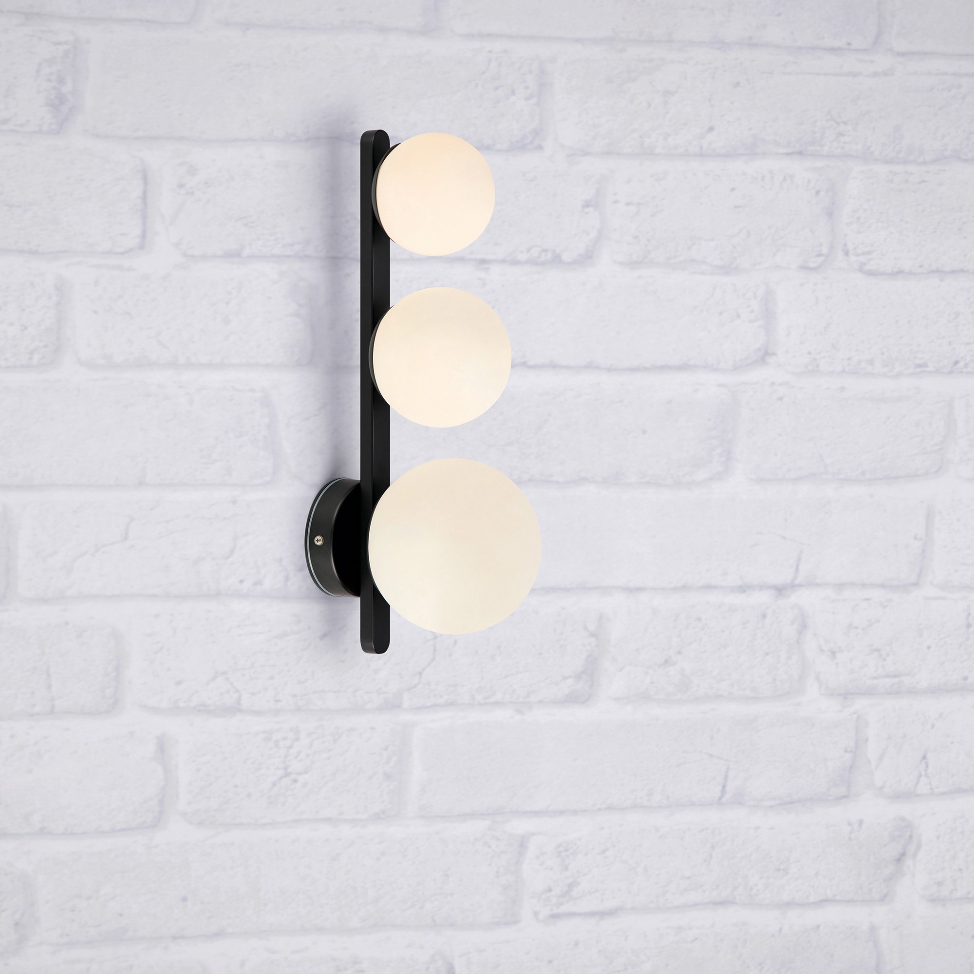 Vägglampa Markslöjd Puro Svart/Opal IP44