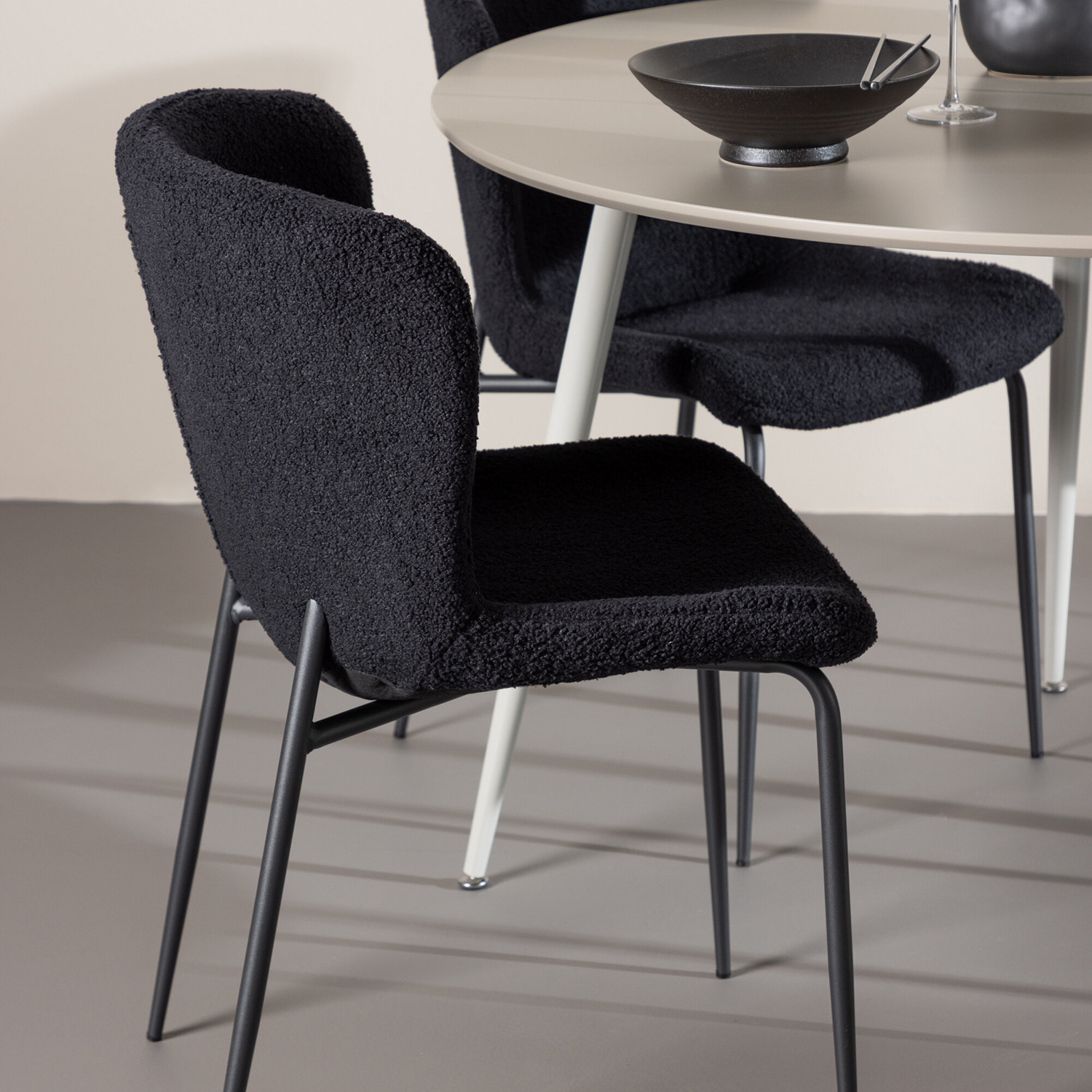 Matgrupp Venture Home Plaza Ø120 med 4 st Modesto Stolar