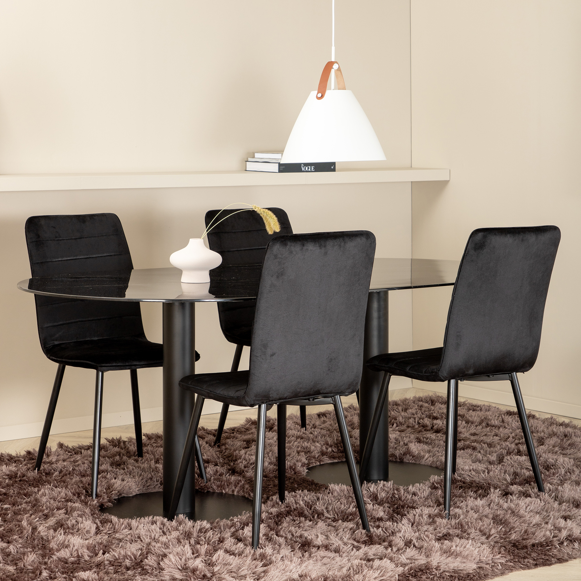 Matgrupp Venture Home Oslo med 4 Walerina Stolar Sammet