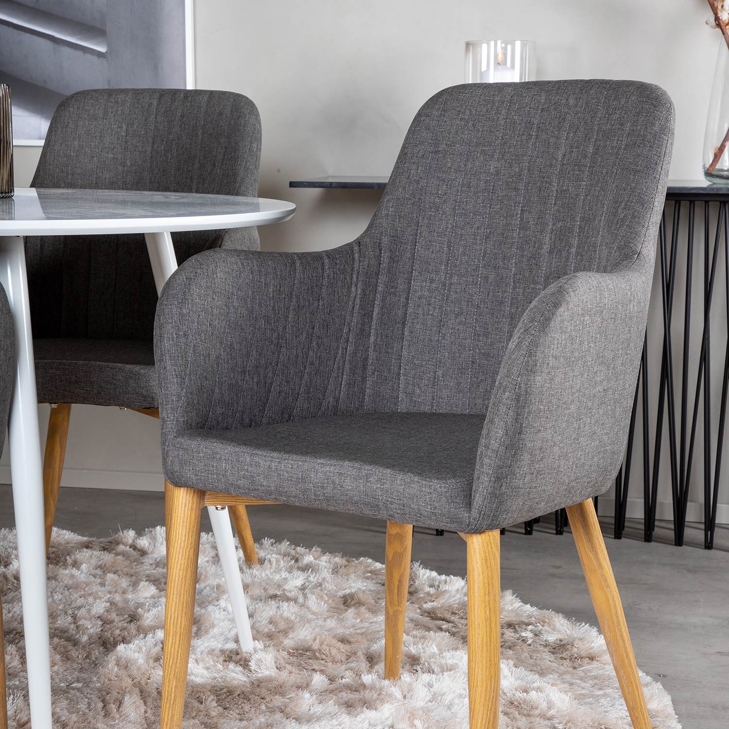 Plaza Round Table - White top /Comfort Chair- Darkgrå/ Oak_4 Vit/Mörkgrå/Ek