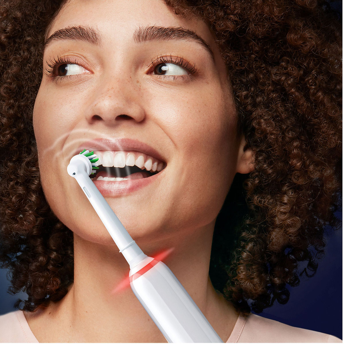 Eltandborste Pro3 White + Extra Refill Vit