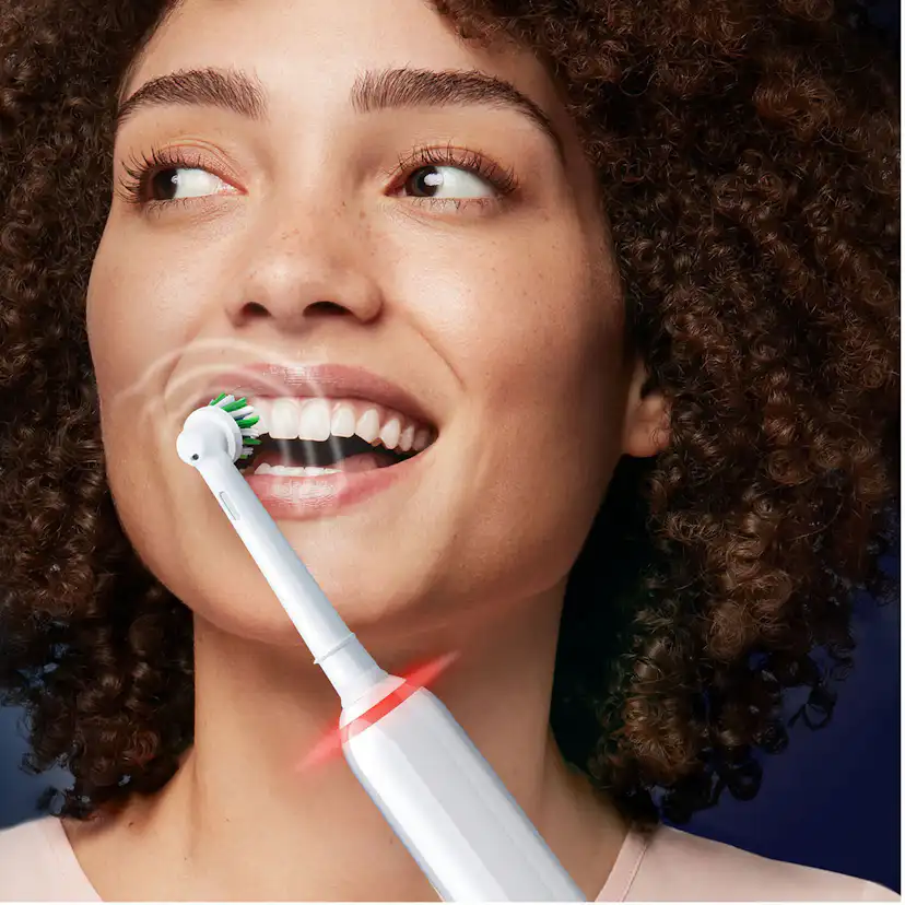 Eltandborste Pro3 White + Extra Refill Vit